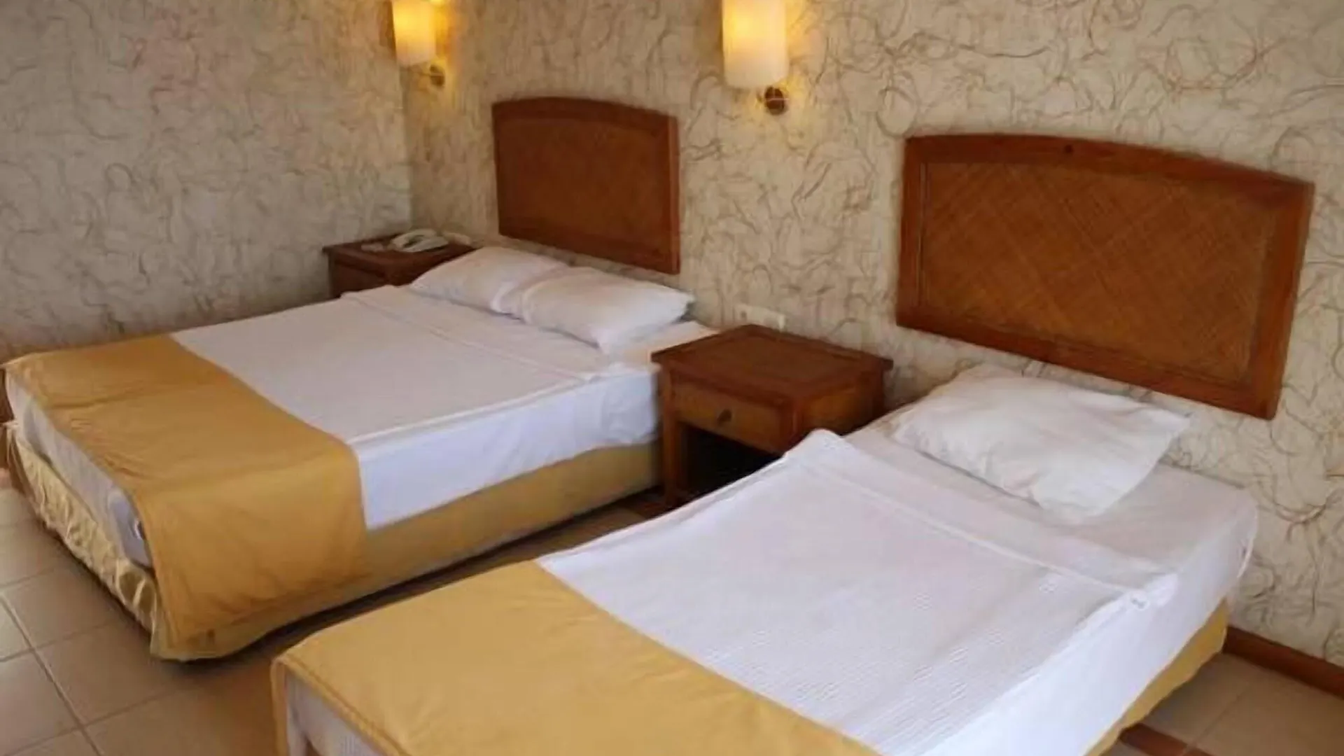 Lighthouse Beach Hotel Ortakentyahşi 4*,
